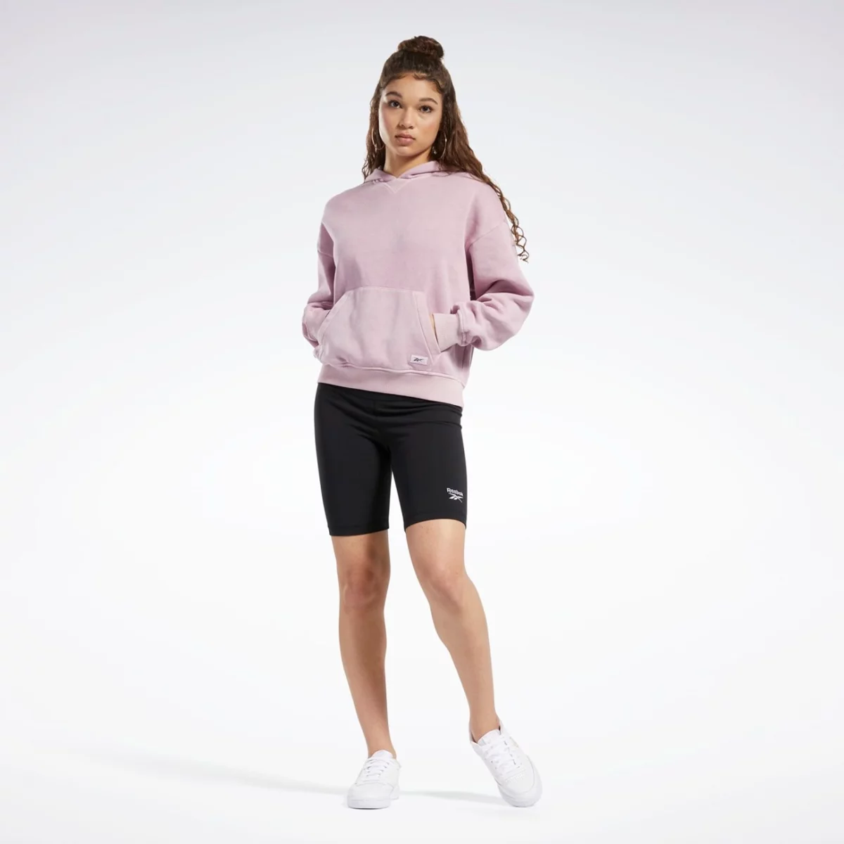 hk4945_5_apparel_on-model_side-view_grey-huge-6657920a8320e
