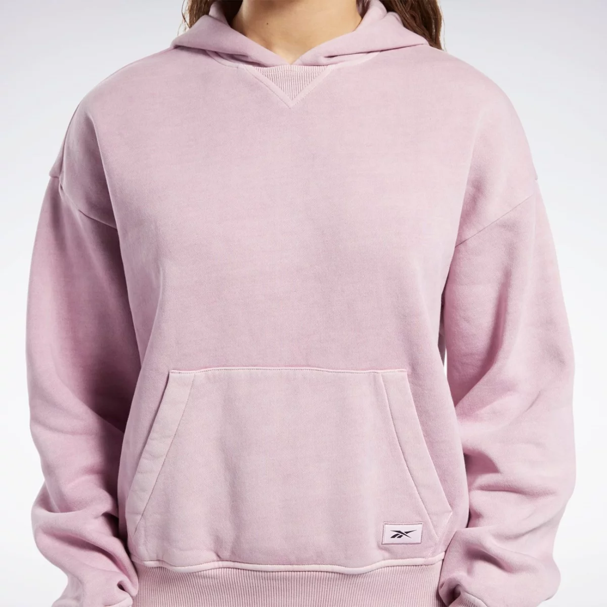 hk4945_7_apparel_on-model_detail-view-2_grey-huge-6657920da2af0