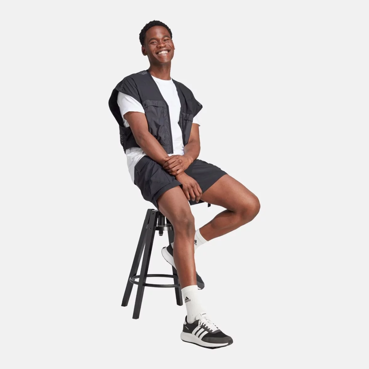 ic6737_5_apparel_on-model_walking-view_grey-kopie-huge-6657a0b01cc04