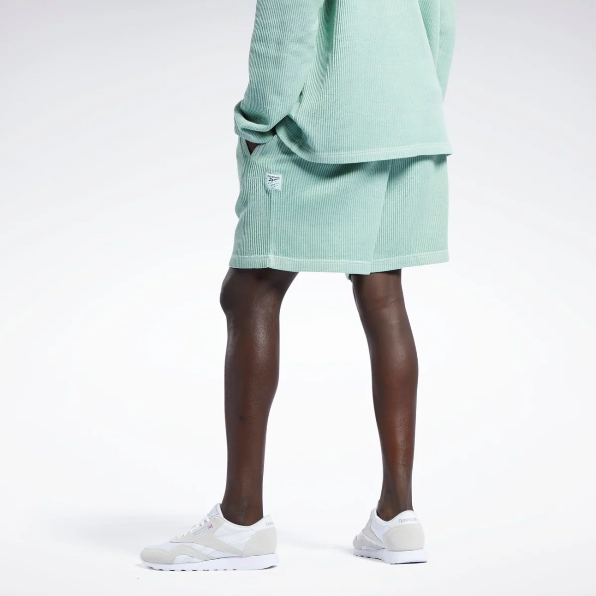h54436_app_on-model_back_gradient-huge-665778a3017a5