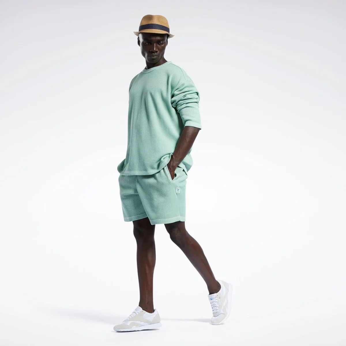 h54436_app_on-model_side_gradient-huge-665778a4810b7