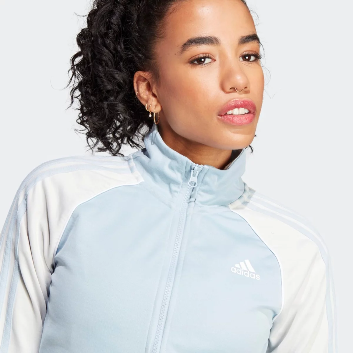 ij8777_8_apparel_on-model_detail-view-1_grey-huge-6657a650c6056
