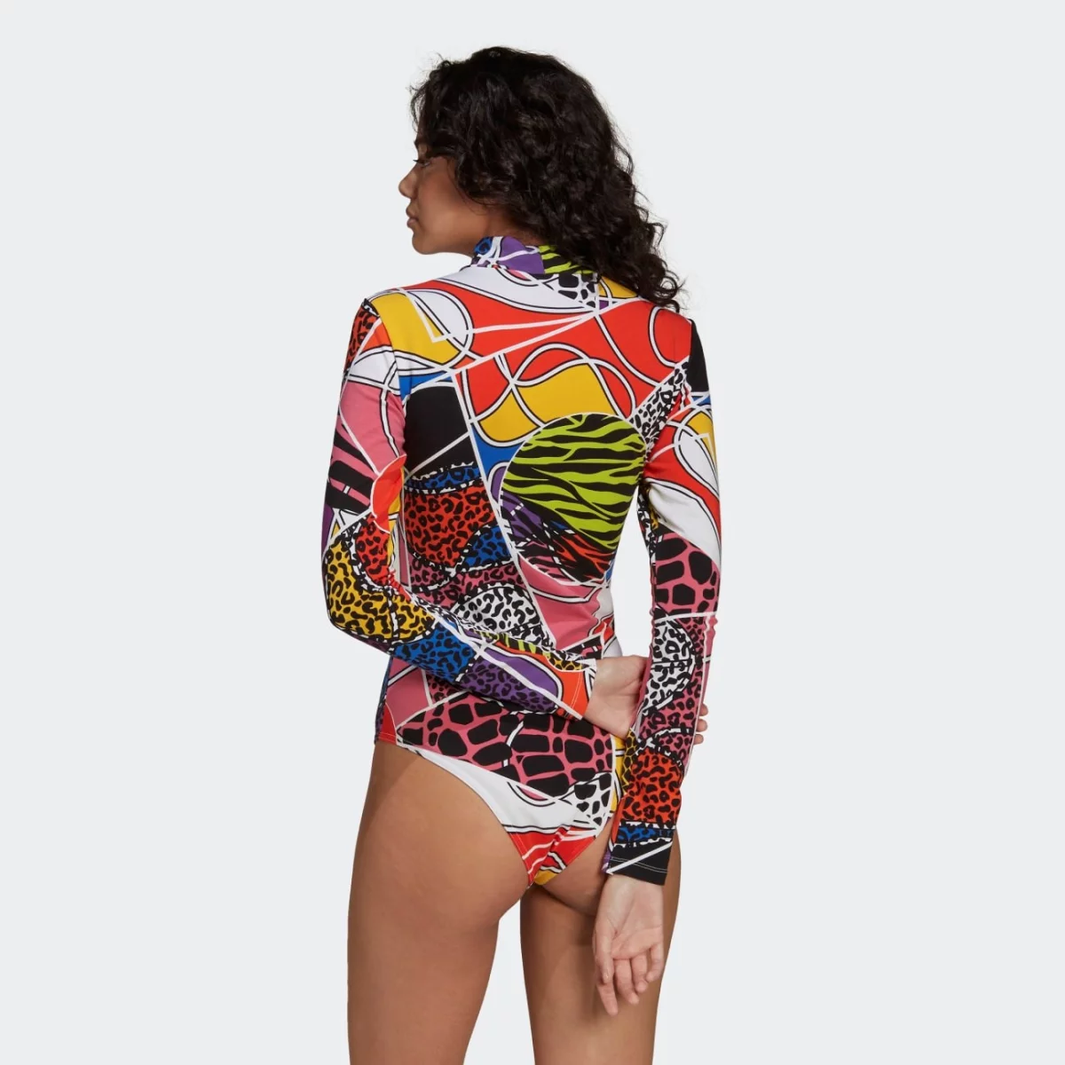 hc4475_5_apparel_on-model_back-view_grey-huge-66577451bf54d