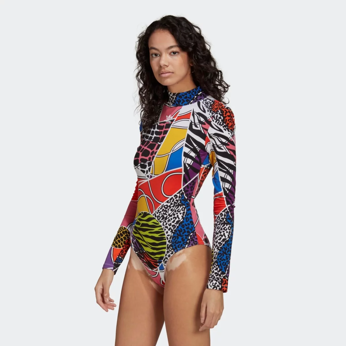 hc4475_6_apparel_on-model_side-view_grey-huge-665774536a16f