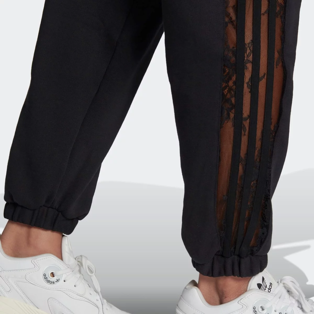 hc4573_7_apparel_on-model_detail-view-2_grey-huge-6657746d55273
