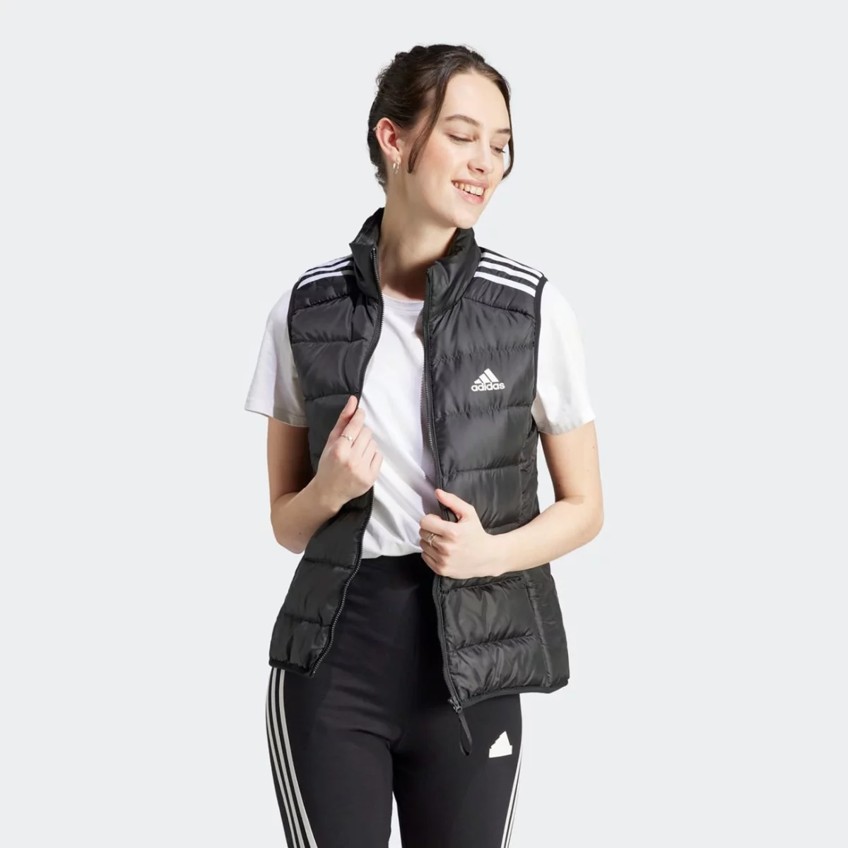 hz8484_3_apparel_on-model_standard-view_grey-huge-6657a7a84709d
