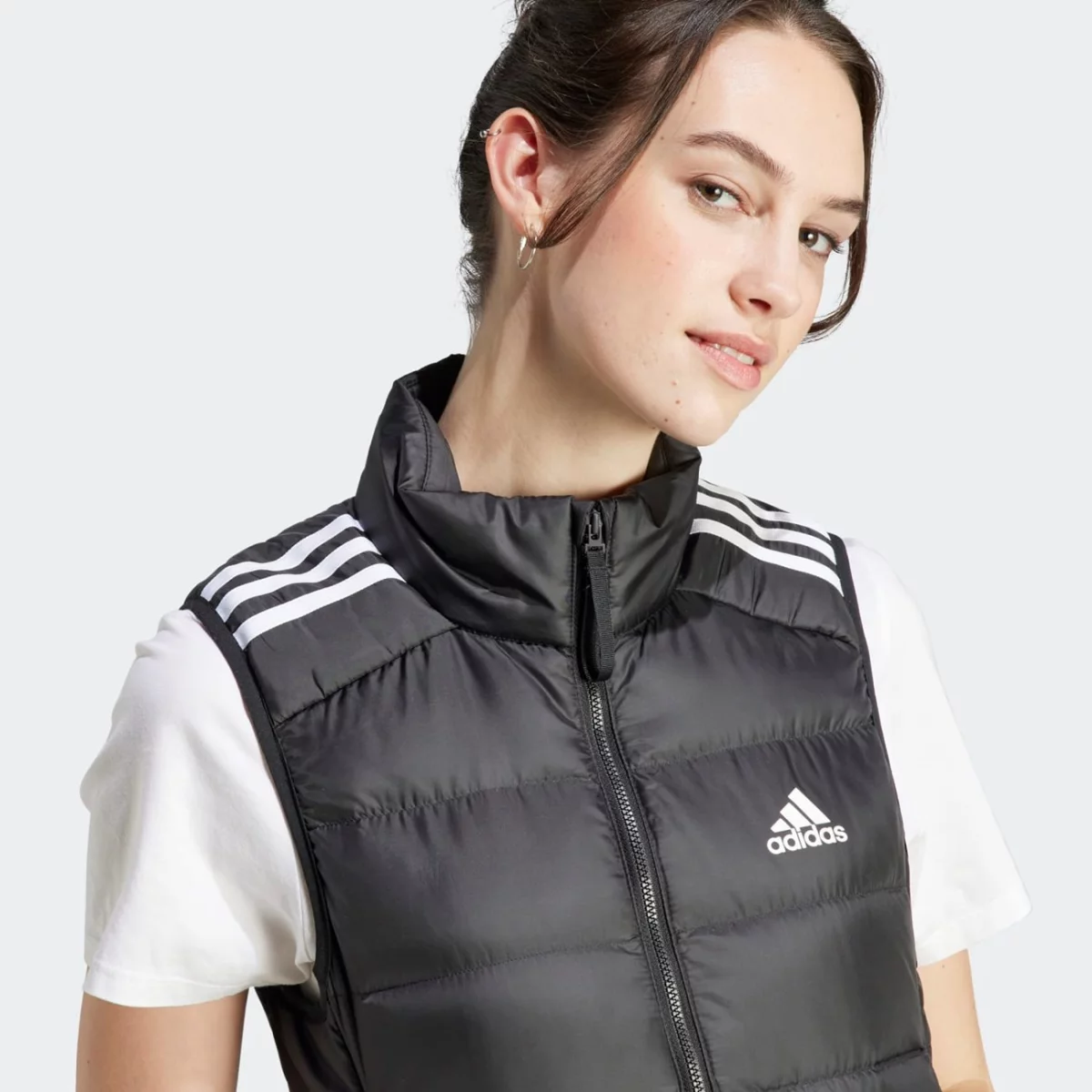 hz8484_7_apparel_on-model_detail-view-1_grey-huge-6657a7acabf95