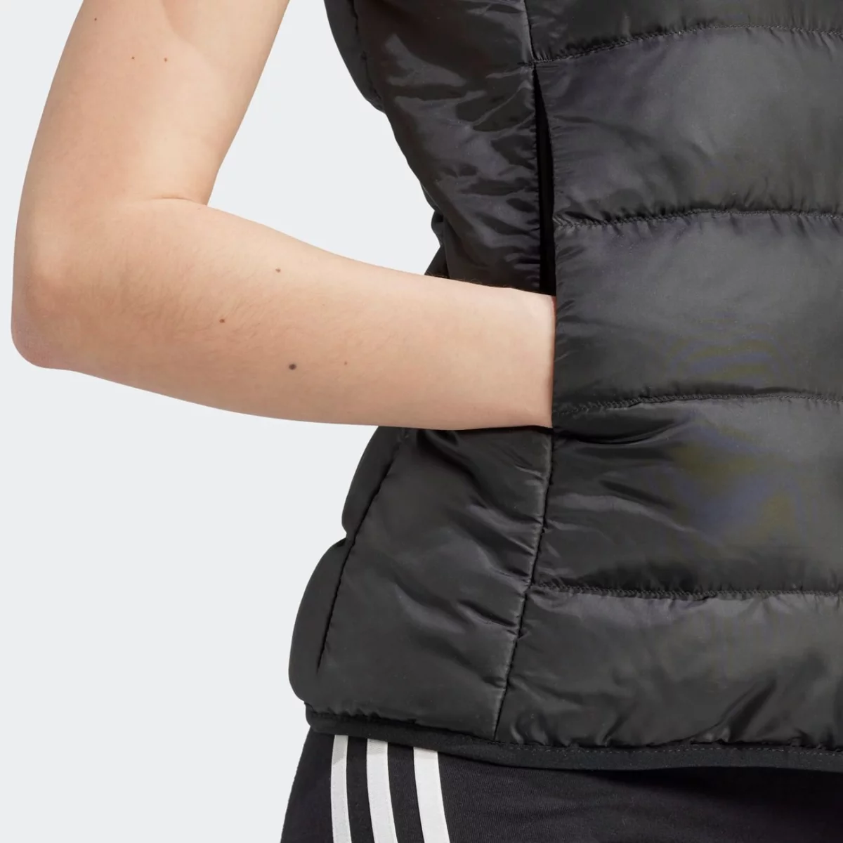 hz8484_8_apparel_on-model_detail-view-2_grey-huge-6657a7ae6739f