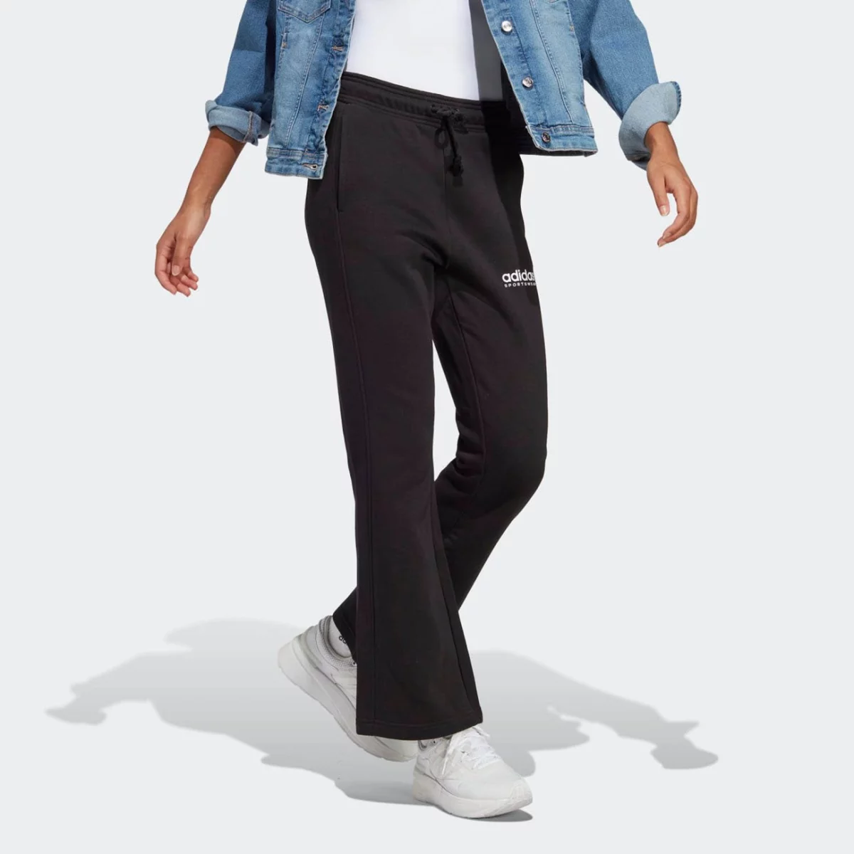 0_0026_ic6473_5_apparel_on-model_walking-view_grey-huge-6657a0888425d
