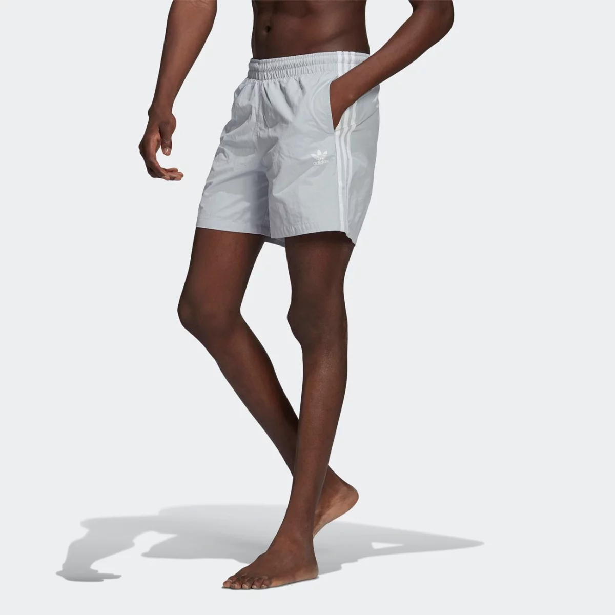 gn3524_app_on-model_standard_gradient-huge-665753879c90e