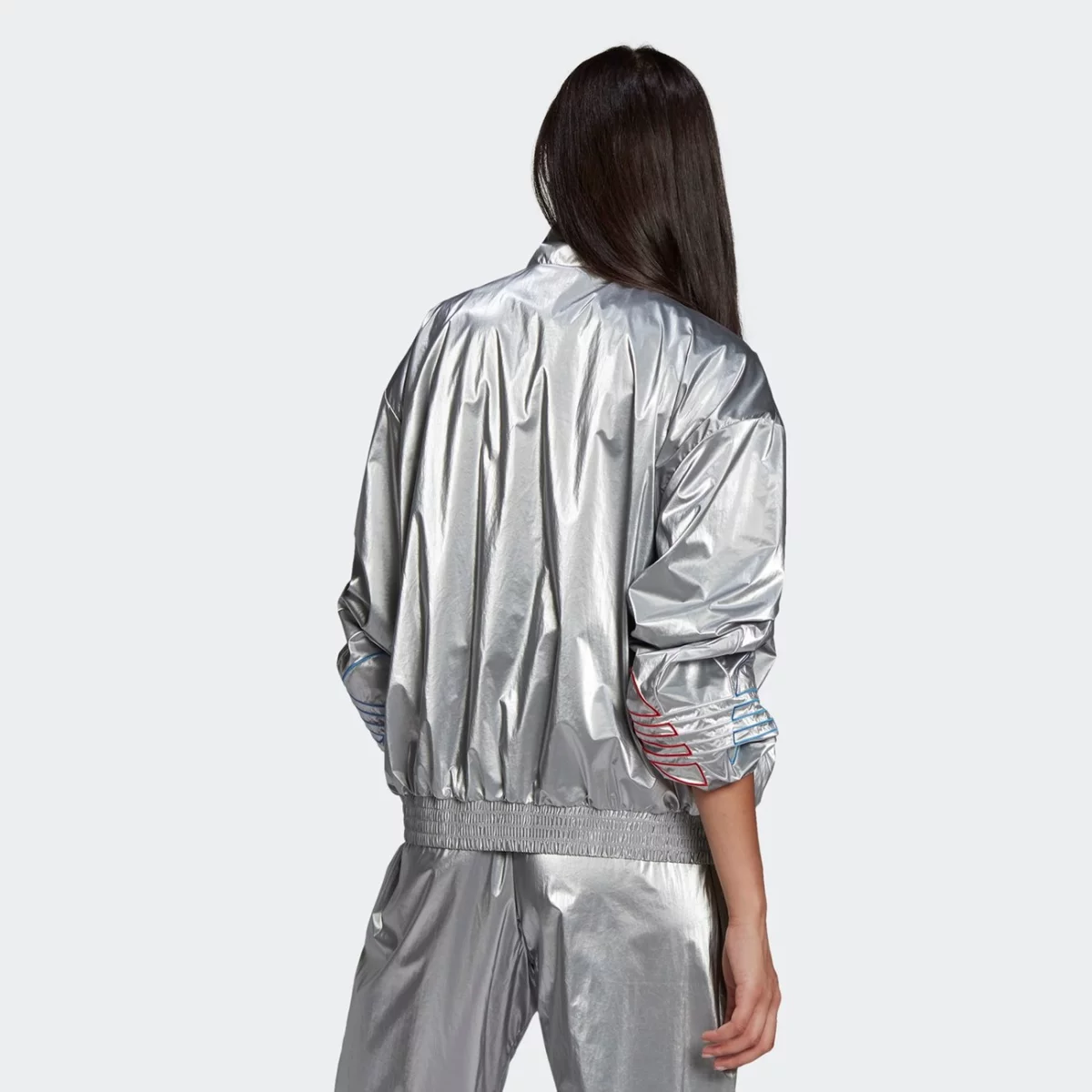 gt8434_app_on-model_back_gradient-huge-6657542a29ac8