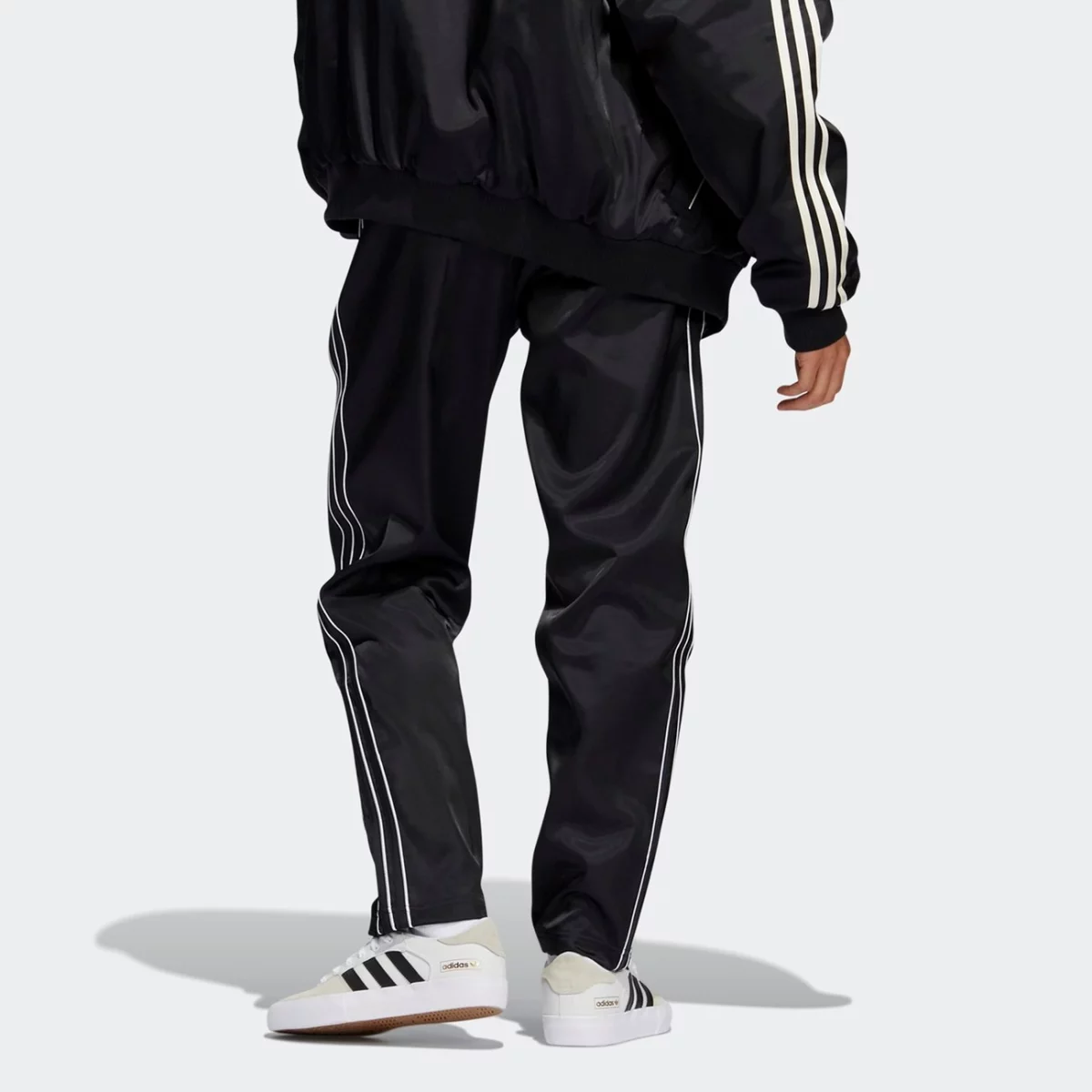 h31292_app_on-model_back_gradient-huge-665764ea5ee1e