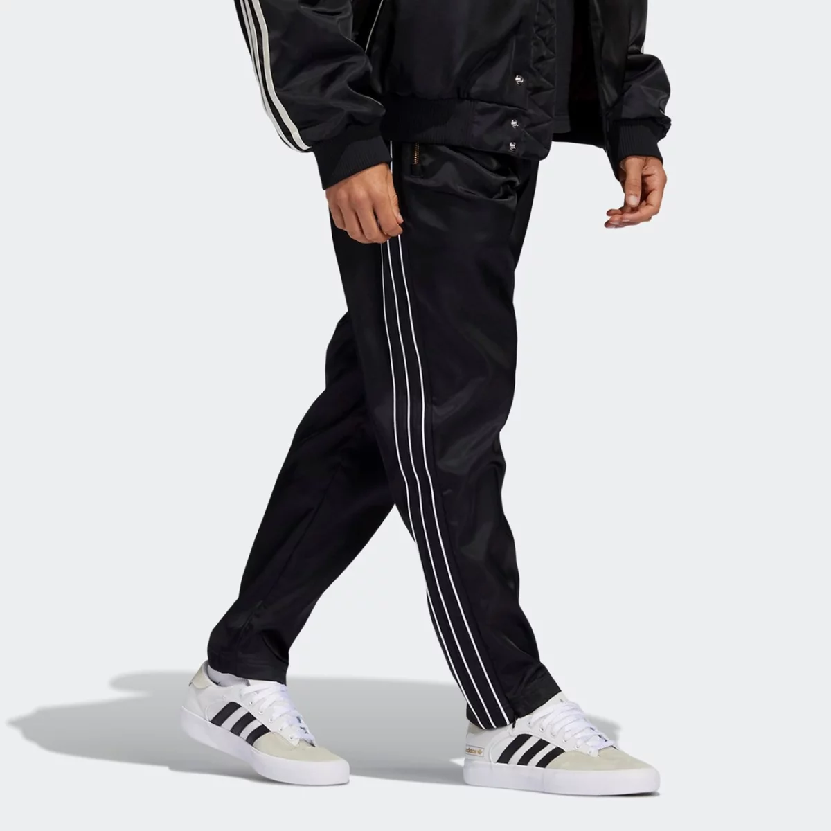 h31292_app_on-model_walking_gradient-huge-665764f27a9ab