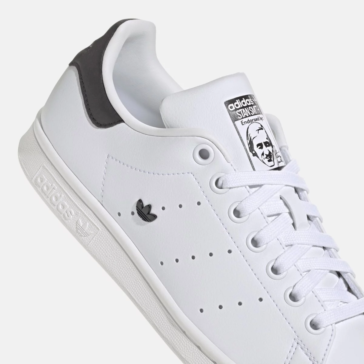 ie0459_8_footwear_photography_detail-view-1_transparent-huge-66584301e2b8d