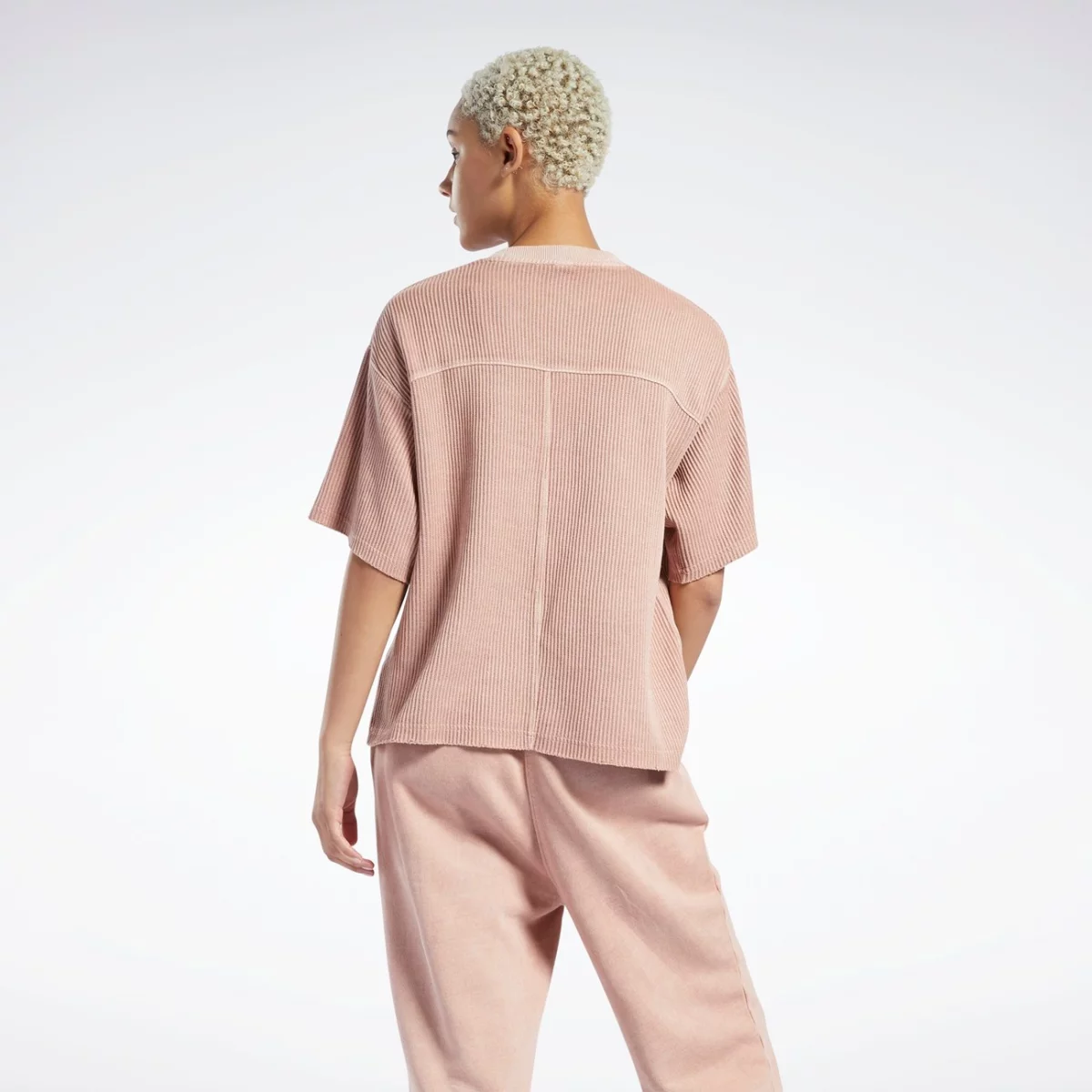 h49291_app_on-model_back_gradient-huge-6657787a24fb3