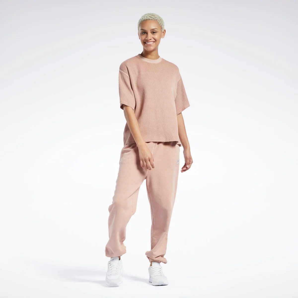 h49291_app_on-model_side_gradient-huge-6657787bbbda1