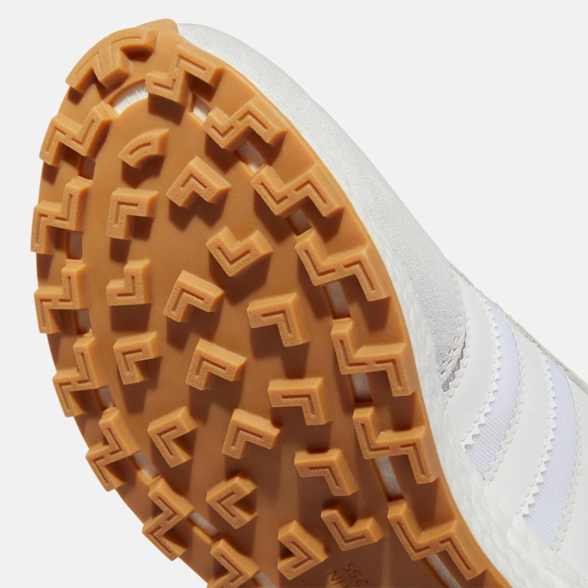 gw8259_9_footwear_photography_detail-view-2_transparent-huge-66580906120a4