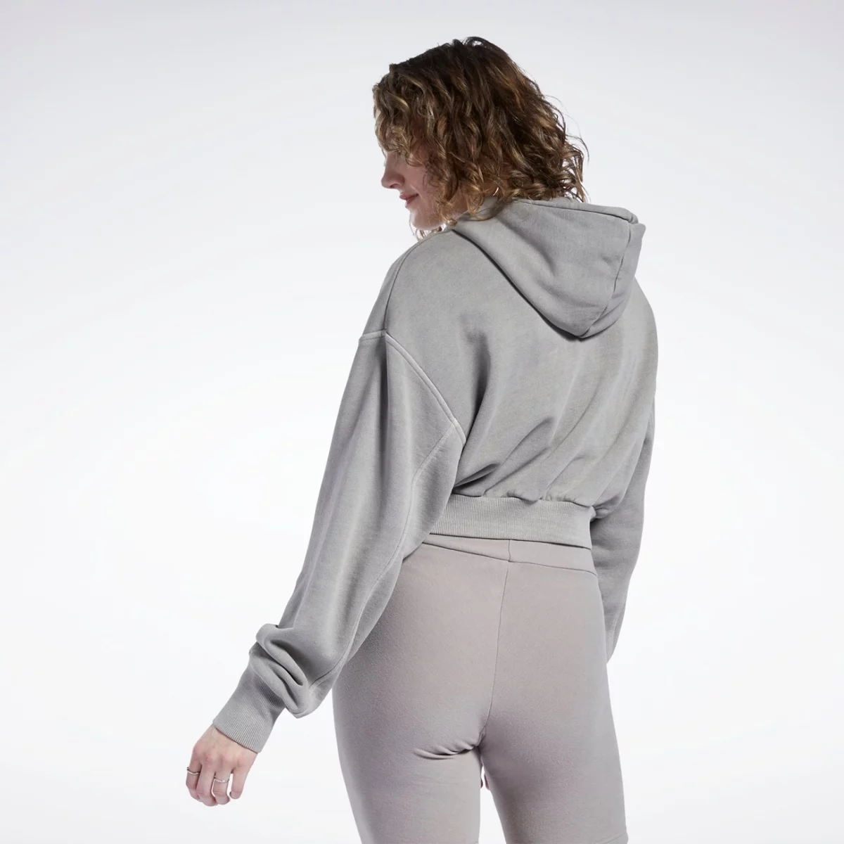 hb8622_app_on-model_back_gradient-huge-66577918c40c9