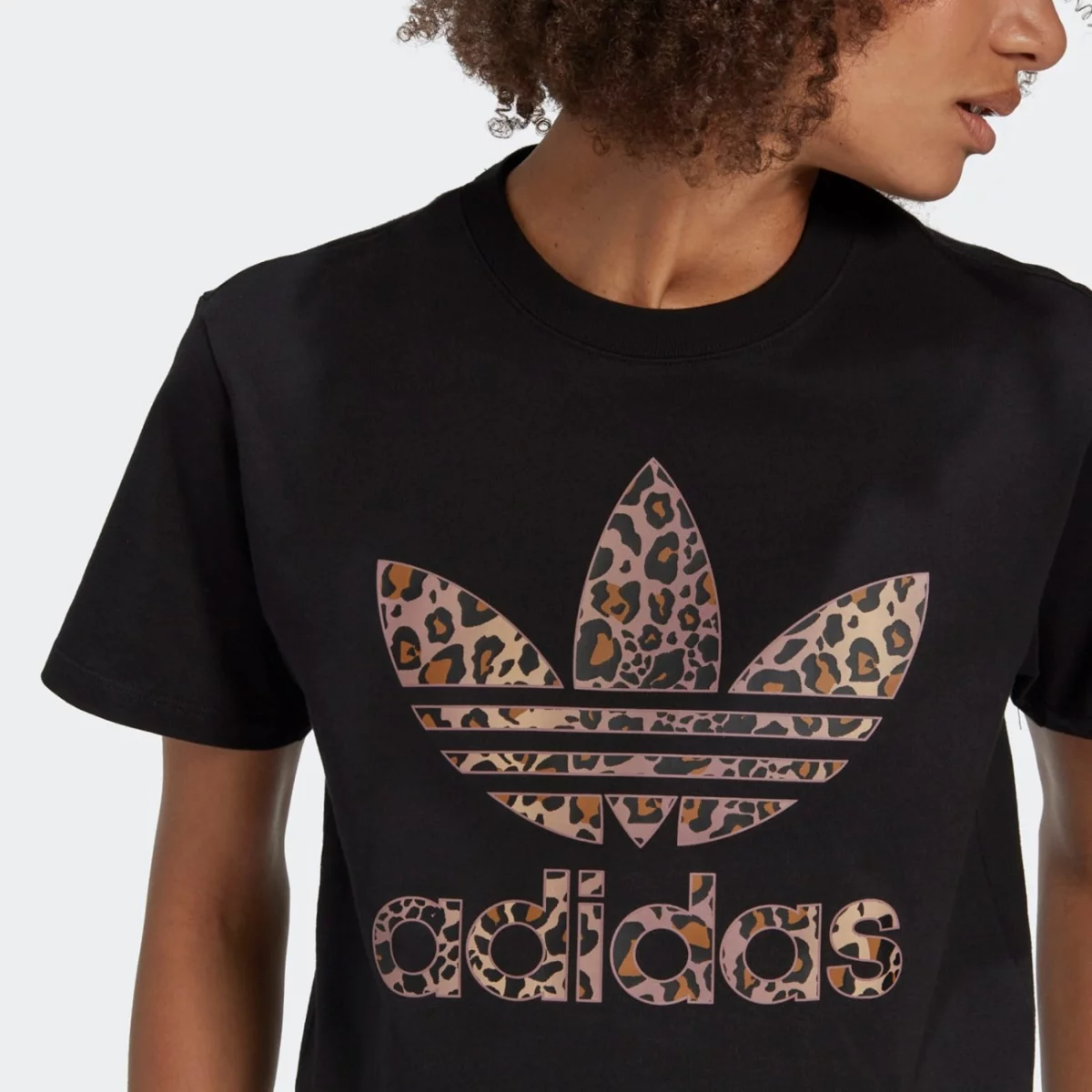 hk5187_7_apparel_on-model_detail-view-1_grey-huge-665794903f99a