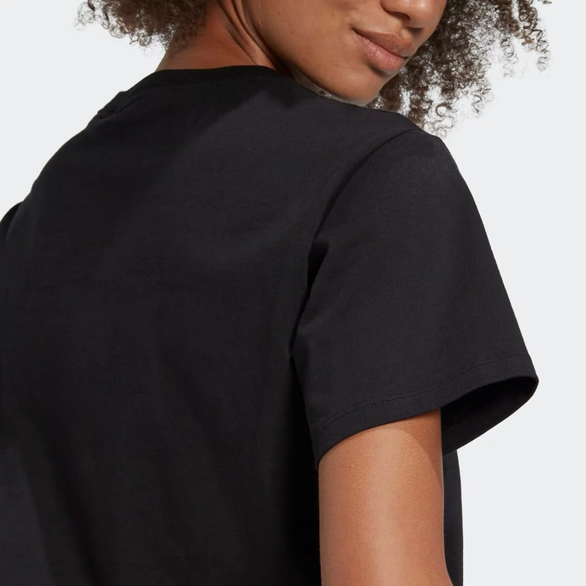 hk5187_8_apparel_on-model_detail-view-2_grey-huge-6657948ec19a0