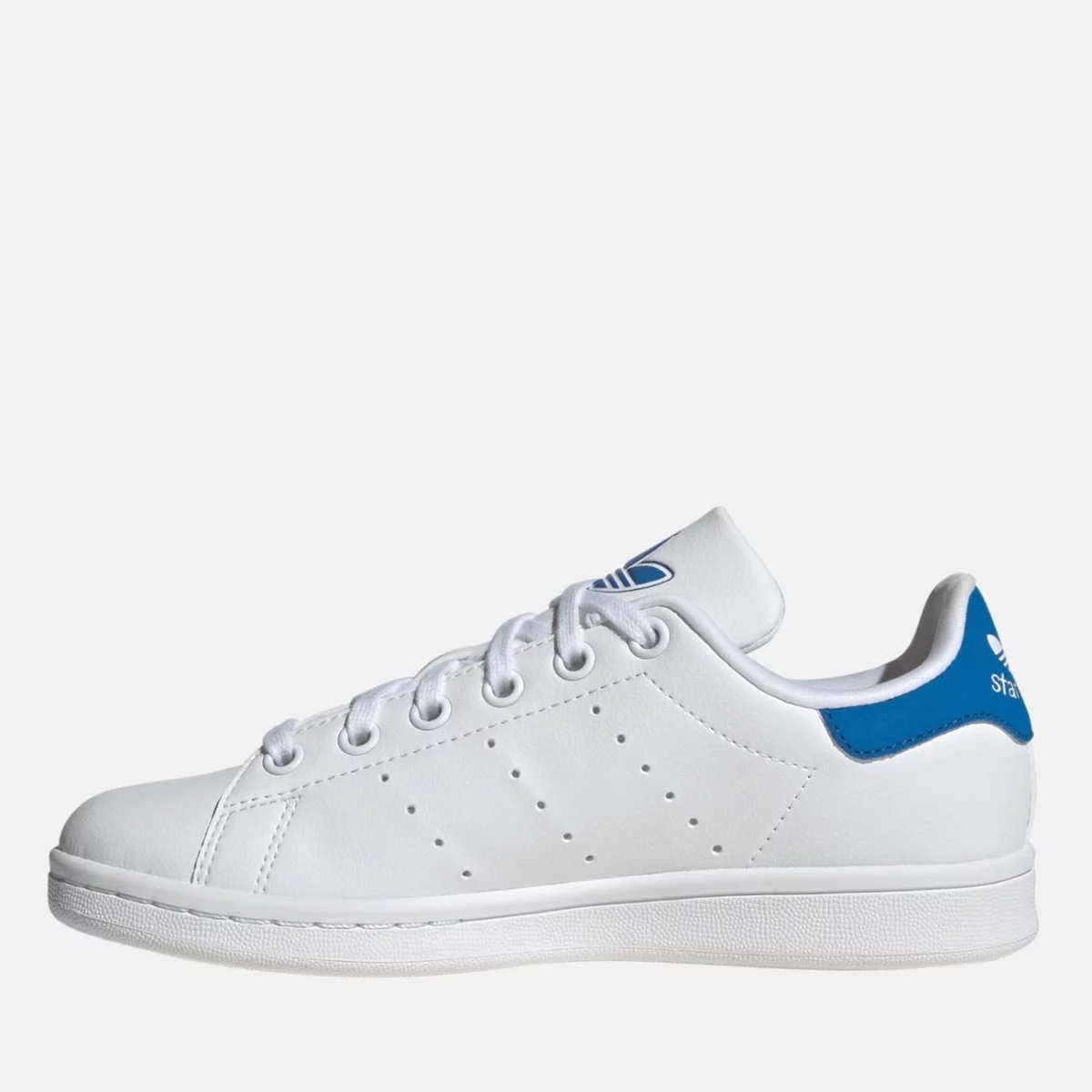 ie8110_5_footwear_photography_side-medial-center-view_transparent-huge-6658435e43184