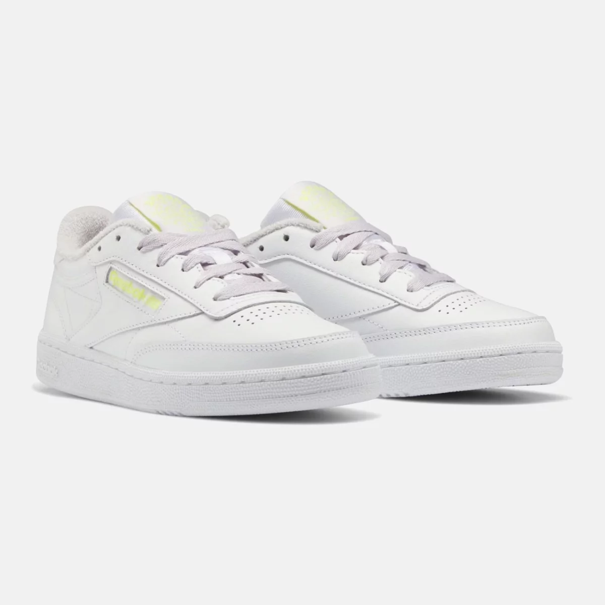 gx2772_5_footwear_photography_front-lateral-top-view_white-huge-66580b9ccf322