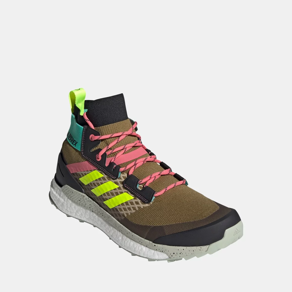 fy7329_ftw_photo_front-lateral-top_transparent-huge-6657f8d4dfbd3
