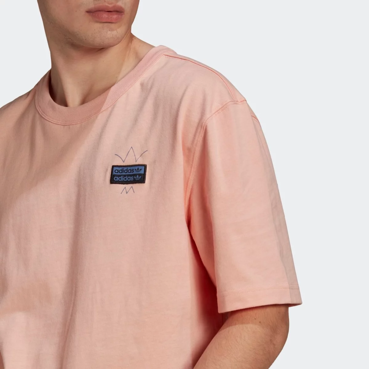 gn3282_app_on-model_detail-1_gradient-huge-6657564b32671