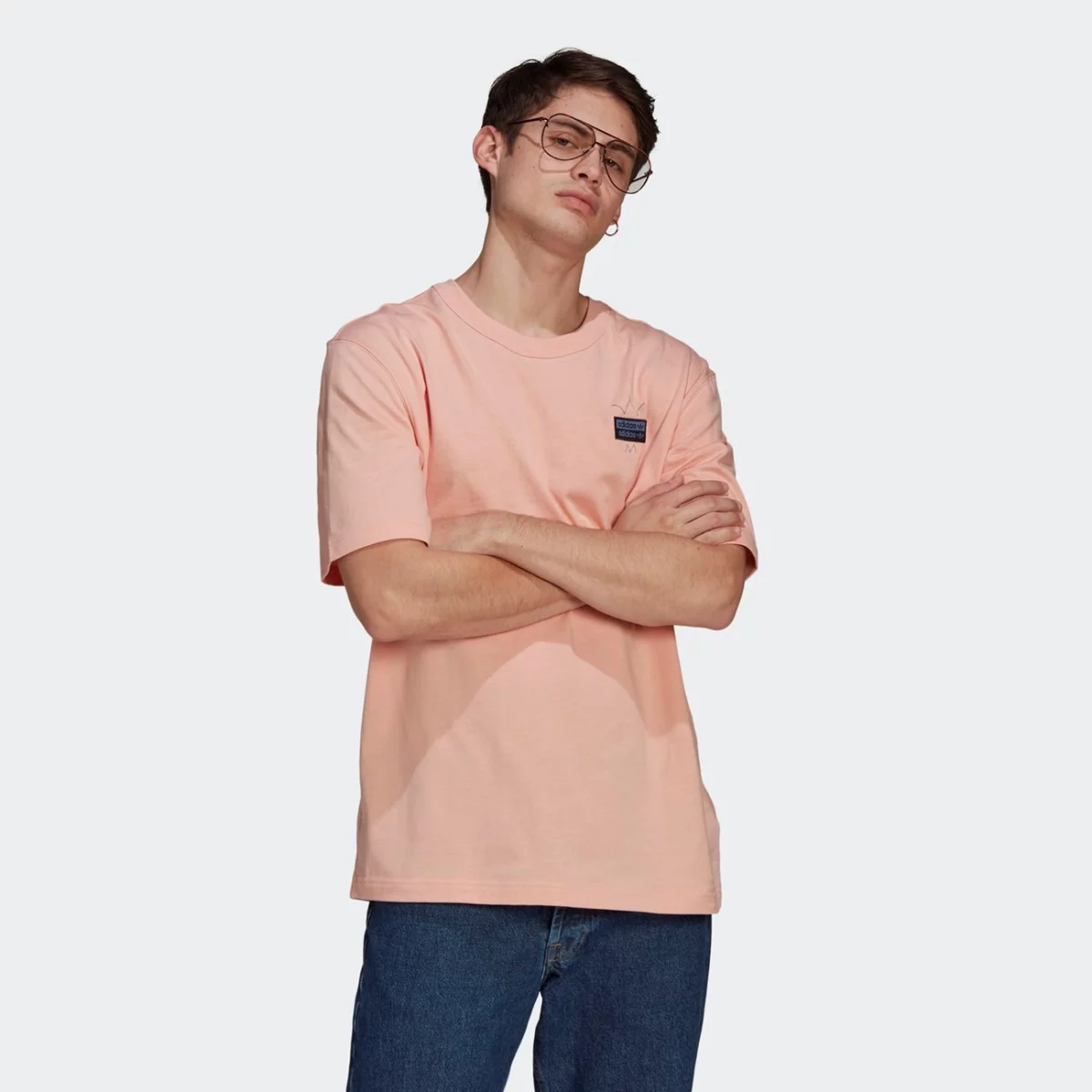 gn3282_app_on-model_standard_gradient-huge-6657564cd3861