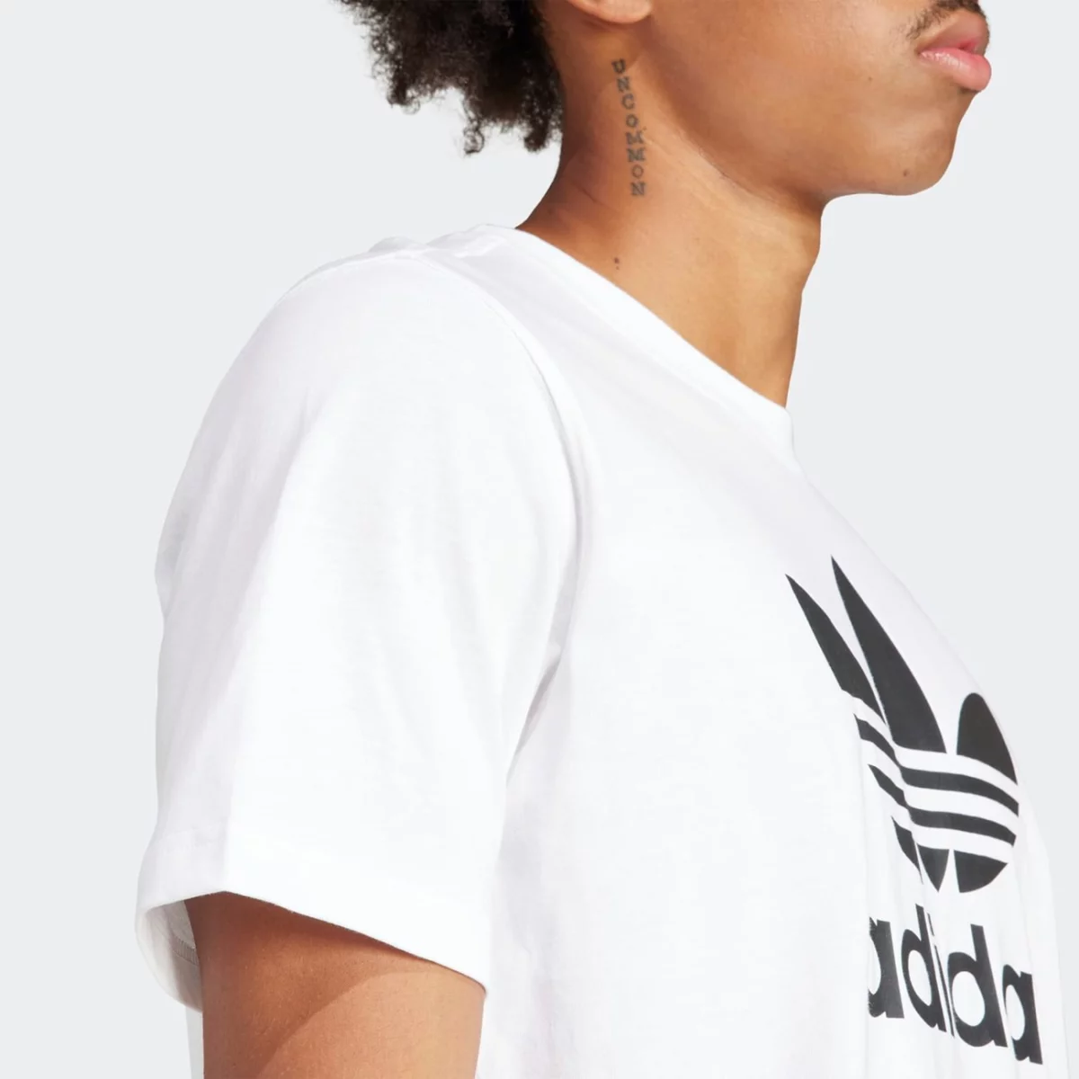iv5353_8_apparel_on-model_detail-view-2_grey-huge-6657b214c3630