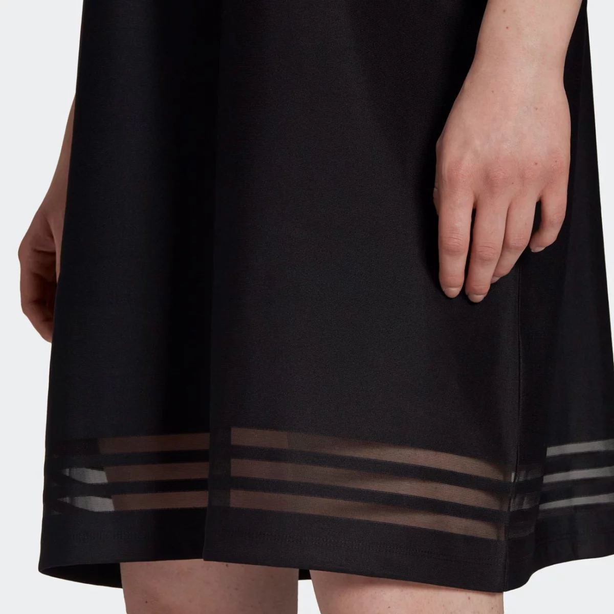 gn3249_app_on-model_detail-2_gradient-huge-66575664ec95d