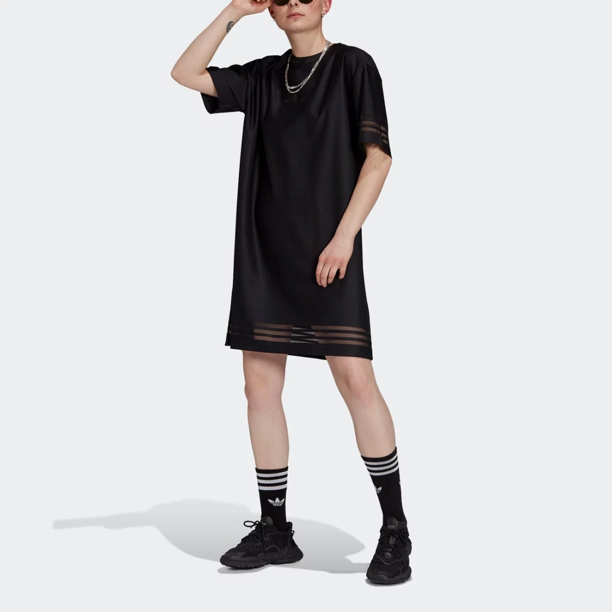 gn3249_app_on-model_front_gradient-huge-66575660520f3