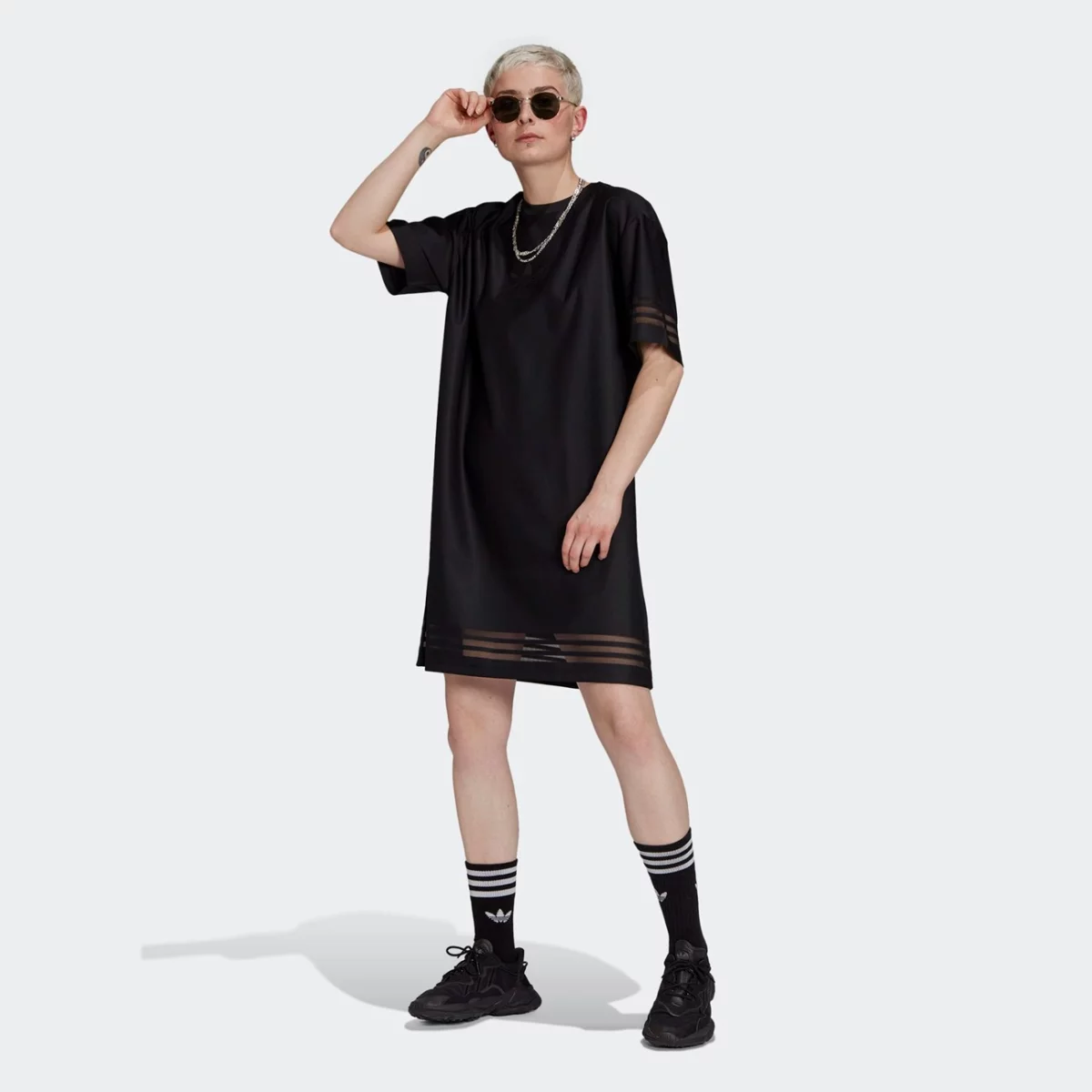 gn3249_app_on-model_standard_gradient-huge-6657565da74f4
