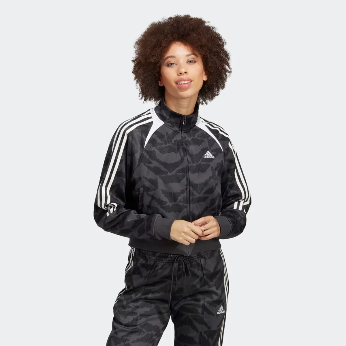 ic6649_3_apparel_on-model_standard-view_grey-huge-6657a099b8dc6