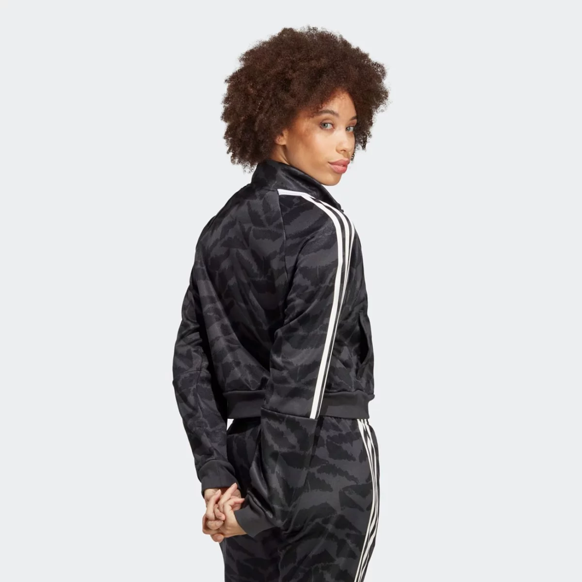 ic6649_5_apparel_on-model_back-view_grey-huge-6657a09b2e276