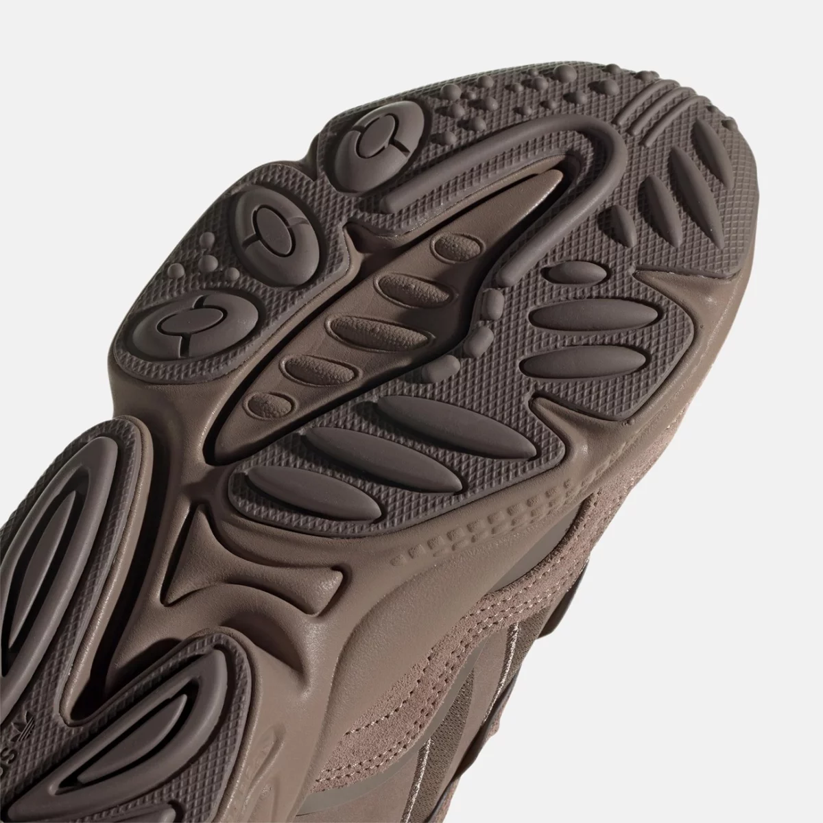 gy6813_10_footwear_photography_detail-view-3_transparent-huge-66581e1d54bd7