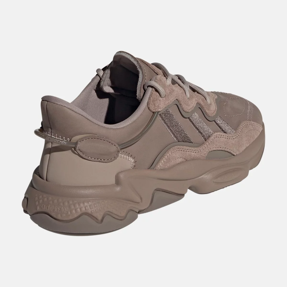gy6813_7_footwear_photography_back-lateral-top-view_transparent-huge-66581e11c38a3