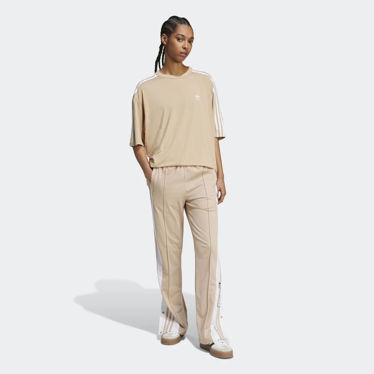 67124b8ae3764IY2130_5_APPAREL_On_Model_Walking_View_grey
