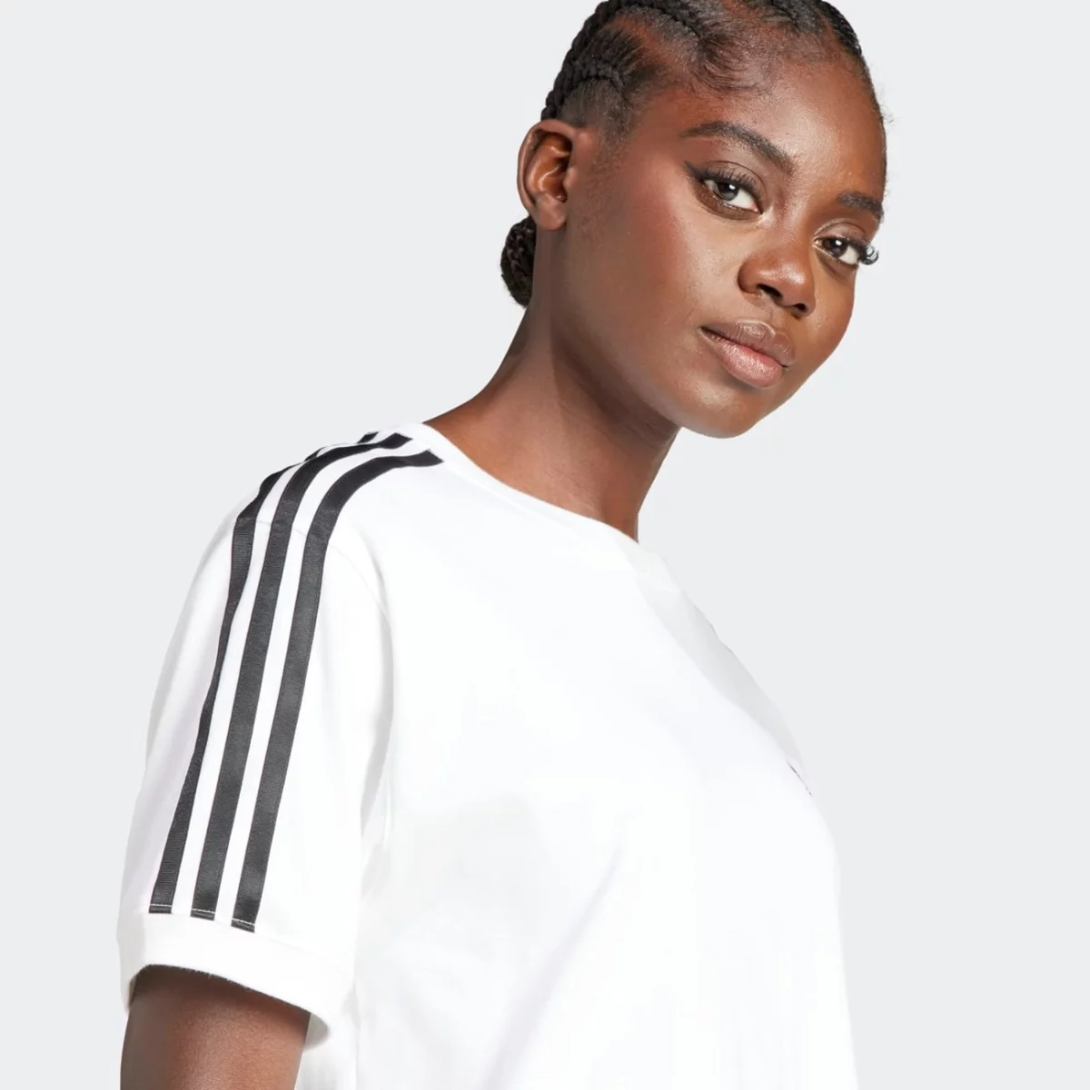 ir8051_8_apparel_on-model_detail-view-2_grey-huge-6657b31a393ea