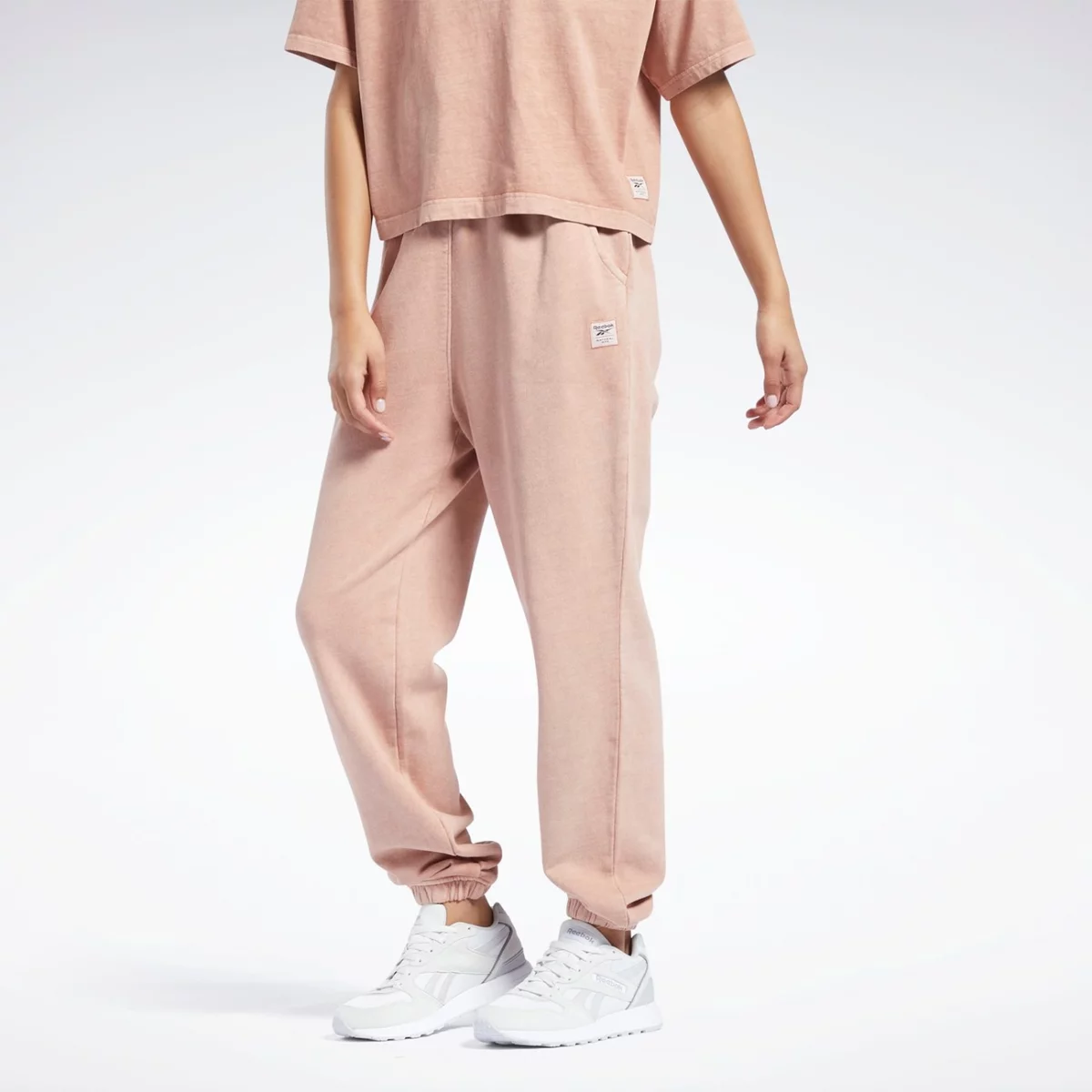 h49296_app_on-model_standard_gradient-huge-665778855288b