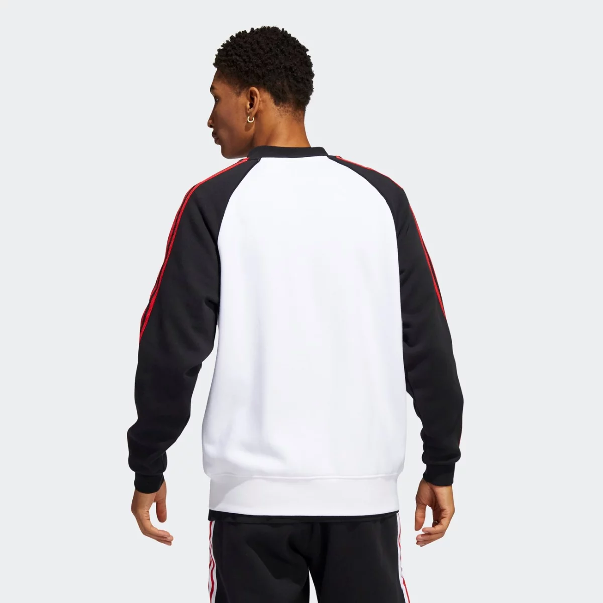 hc2080_app_on-model_back_gradient-huge-66577a1323823
