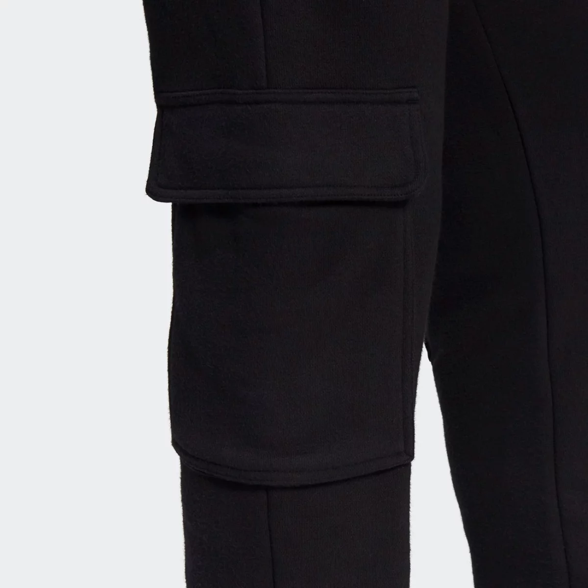 he6989_app_on-model_detail-2_gradient-huge-6657773bdab2f
