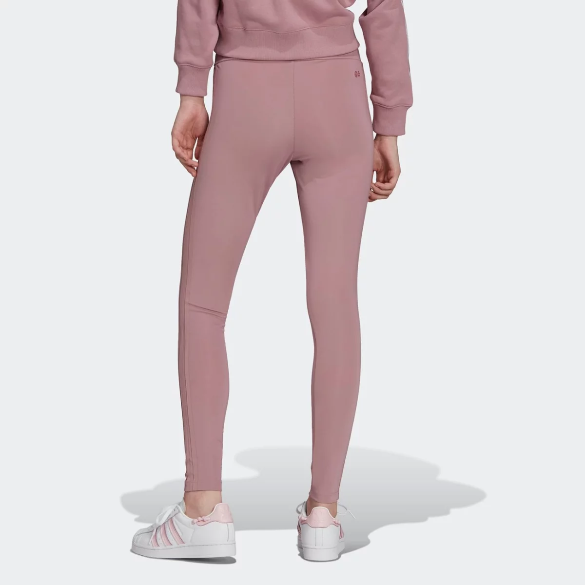 hc2020_app_on-model_back_gradient-huge-665779c2262b6