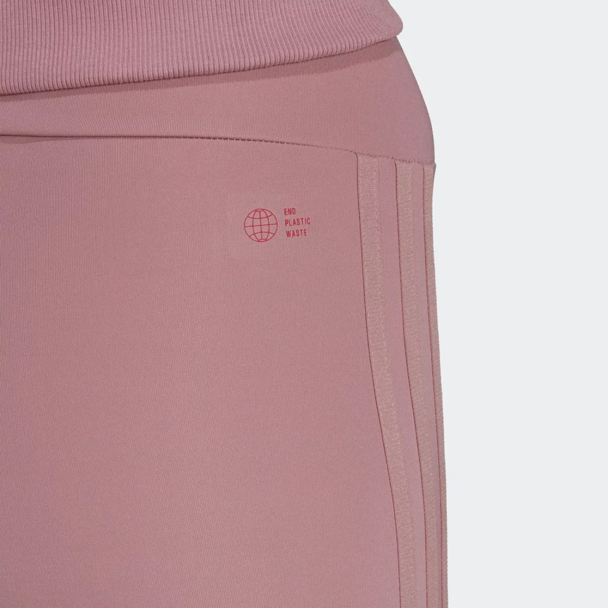 hc2020_app_on-model_detail-1_gradient-huge-665779c6304df