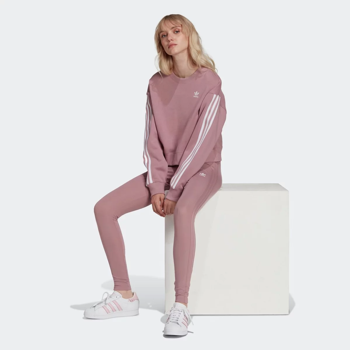 hc2020_app_on-model_walking_gradient-huge-665779c3749bd