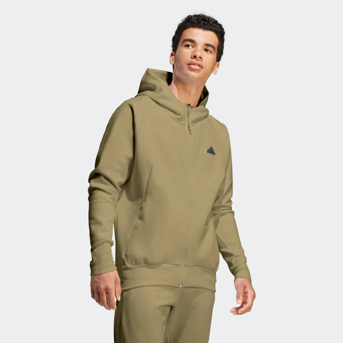 in5090_3_apparel_on-model_standard-view_grey-huge-6657a5cc28c6b