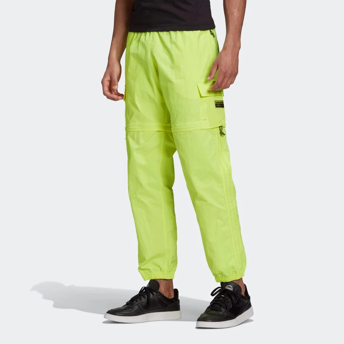 gn3302_app_on-model_standard_gradient-huge-6657562a35e68