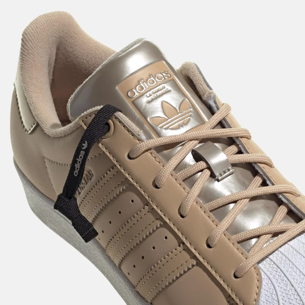 gx4361_8_footwear_photography_detail-view-1_transparent-huge-6658208067893