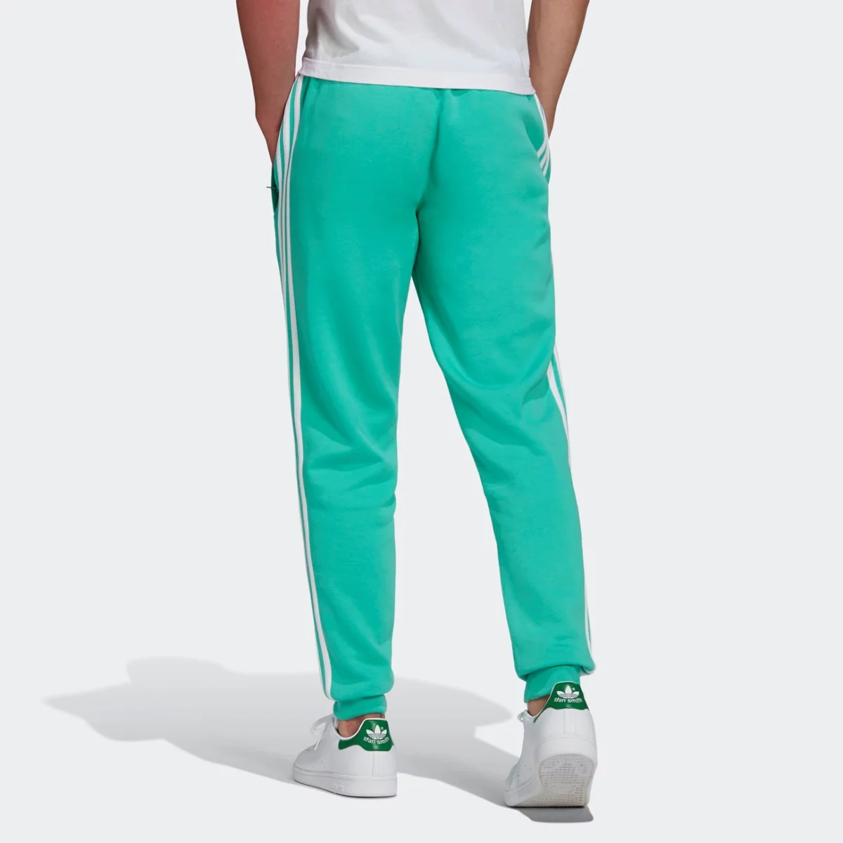 hf2102_app_on-model_back_gradient-huge-66577535bf1fd
