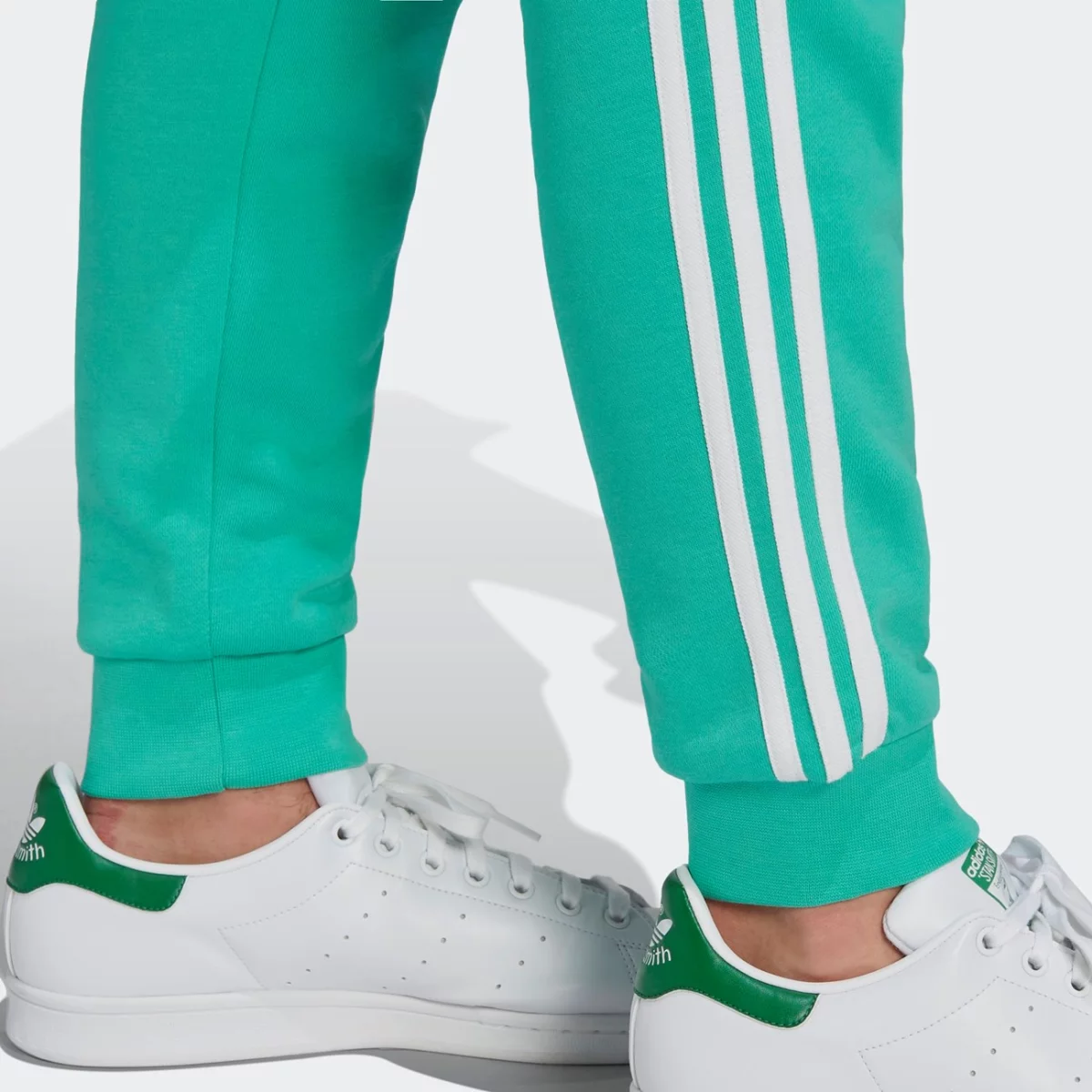 hf2102_app_on-model_detail-2_gradient-huge-6657753a611cf